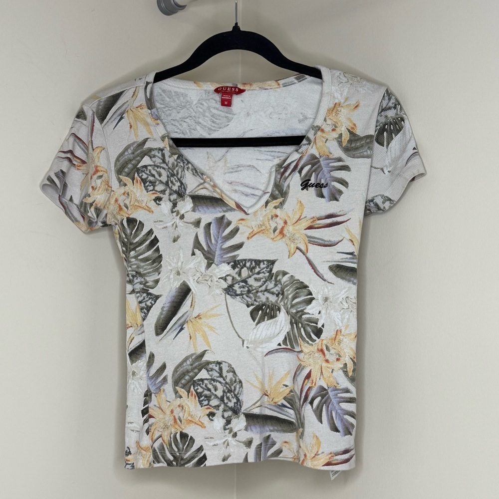 Guess Floral Tropical Leaf Print Tee in Green & Yellow | Casual Ribbed Tshirt